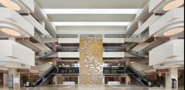 醫(yī)院藝術裝飾與醫(yī)院空間如何融合才能更好發(fā)揮療愈作用？